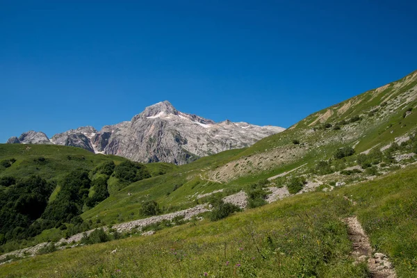  Dağlar ve deniz arasında ünlü 30 yolun