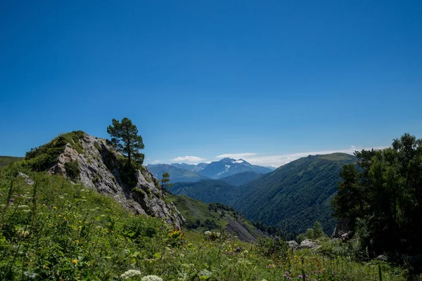  Dağlar ve deniz arasında ünlü 30 yolun