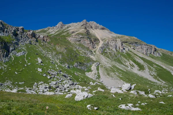 Il famoso percorso 30, attraverso le montagne fino al mare — Foto Stock