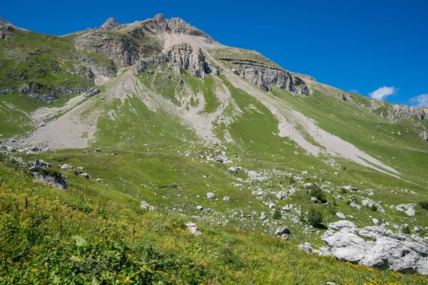  Dağlar ve deniz arasında ünlü 30 yolun