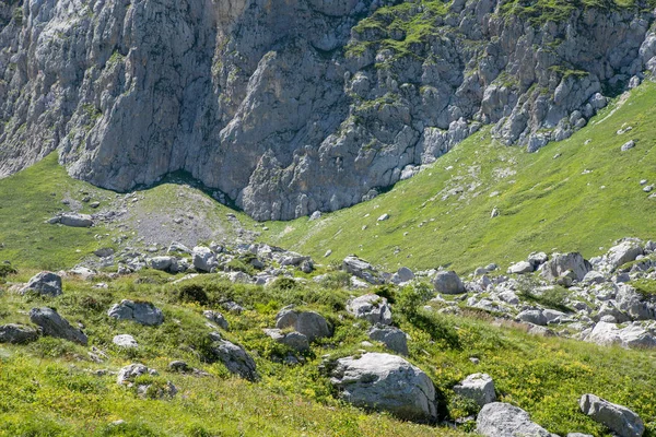  Dağlar ve deniz arasında ünlü 30 yolun