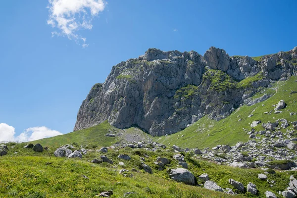 Dağlar ve deniz arasında ünlü 30 yolun