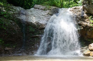 Güzel şelaleler Rufabgo. Adıge