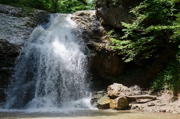 Vackra vattenfall Rufabgo. Adygeiska republiken — Stockfoto