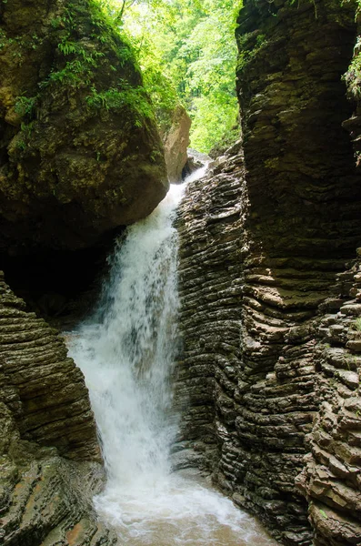 美しい滝 Rufabgo。アディゲ — ストック写真