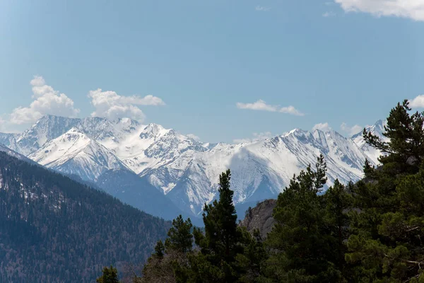 De bergketen van de grote Thach natuurpark — Stockfoto