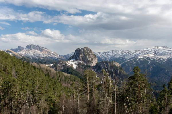 De bergketen van de grote Thach natuurpark — Stockfoto