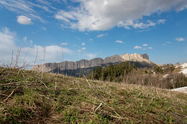 The mountain range of the Big Thach natural park — Stock Photo, Image