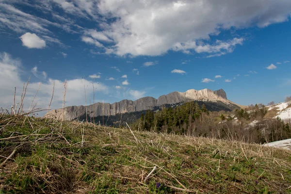 La chaîne de montagnes du parc naturel de Big Thach — Photo