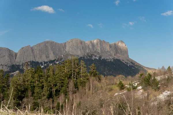 De bergketen van de grote Thach natuurpark — Stockfoto