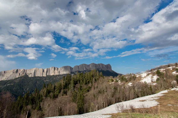 De bergketen van de grote Thach natuurpark — Stockfoto