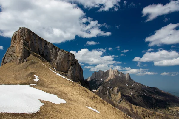 De bergketen van de grote Thach natuurpark — Stockfoto