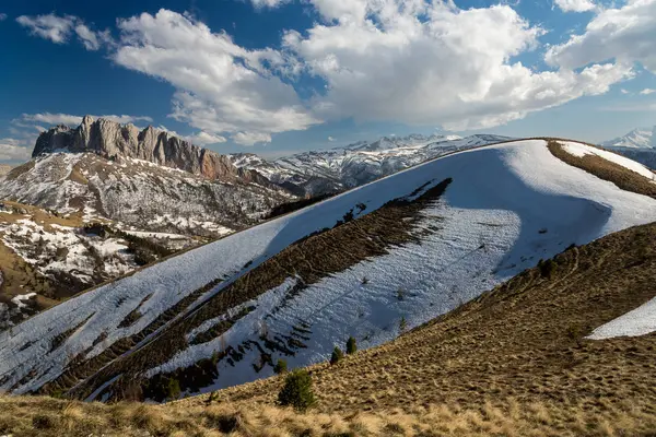 La chaîne de montagnes du parc naturel de Big Thach — Photo