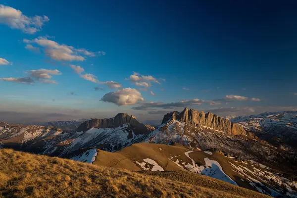 La chaîne de montagnes du parc naturel de Big Thach — Photo