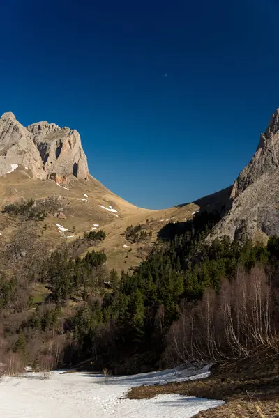 Bergskedjan i naturparken stora Thach — Stockfoto