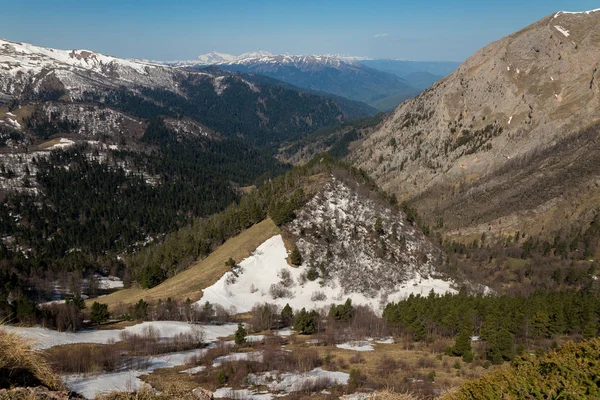 La chaîne de montagnes du parc naturel de Big Thach — Photo