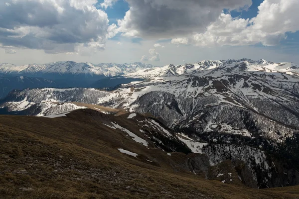 La chaîne de montagnes du parc naturel de Big Thach — Photo