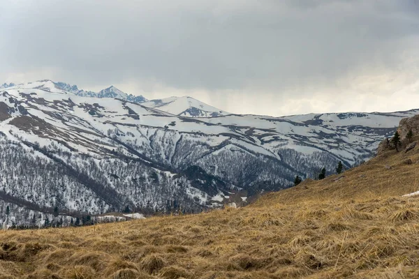 De bergketen van de grote Thach natuurpark — Stockfoto