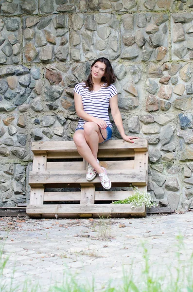 Retrato Una Hermosa Joven Sobre Naturaleza —  Fotos de Stock