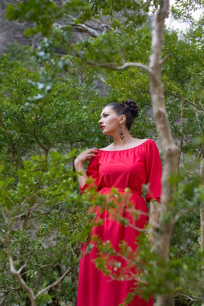 Portrait Une Belle Jeune Fille Sur Nature — Photo