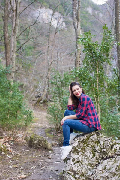 Ritratto Una Bella Ragazza Sulla Natura — Foto Stock