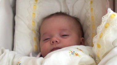 neopnato üzerinde yaklaşık uykuya dalmak için beşik