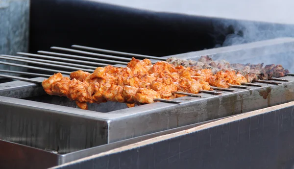 Espetos de Kebabs de Carne . — Fotografia de Stock