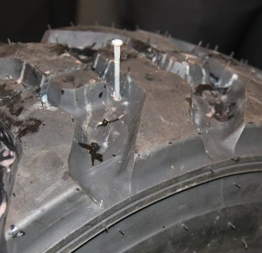 Kamyon lastik ponksiyon.