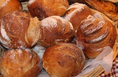 Taze pişmiş ekmek..