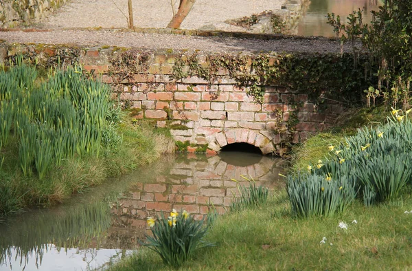 Kleine stenen brug. — Stockfoto