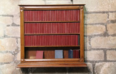 İlahi ve dua kitapları.