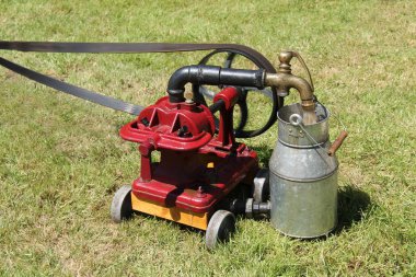 Vintage pompa ve volan.