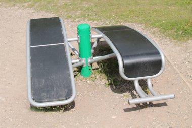 tezgah kadar oturmak.