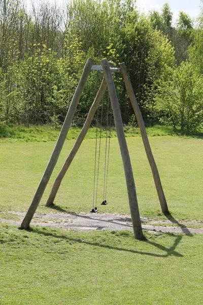 Çocuk oyun salıncaklar.