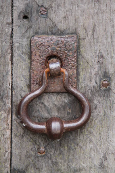 Metalen deur knocker. — Stockfoto