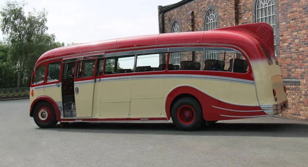 Klassisk Vintagestil Holiday Diesel Coach Buss — Stockfoto