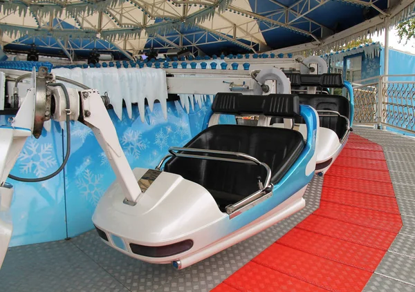 Sedadla Přepravu Rychlým Spinning Ride Fun Fair — Stock fotografie