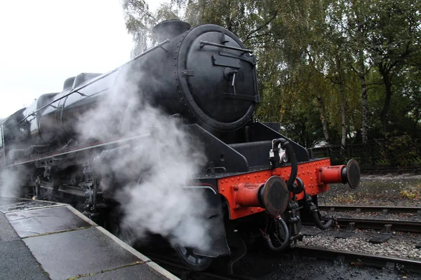 Stoom Sissende Uit Een Krachtige Railway Stoommachine — Stockfoto