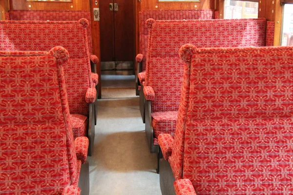 Czerwony Siedzib Wagon Pasażerski Kolejowy Vintage — Zdjęcie stockowe