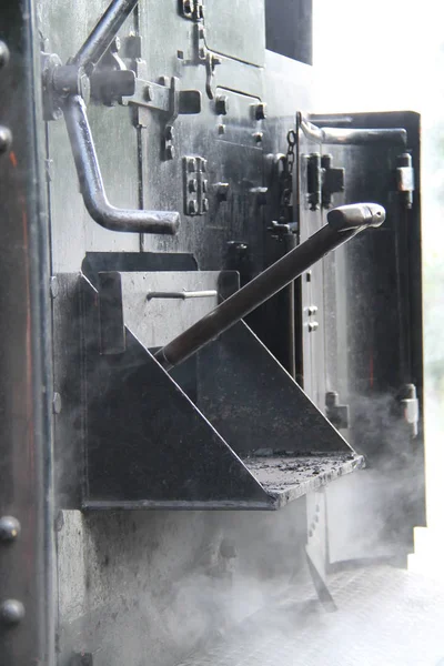 Güçlü Bir Vintage Siyah Buhar Demiryolu Motoru — Stok fotoğraf