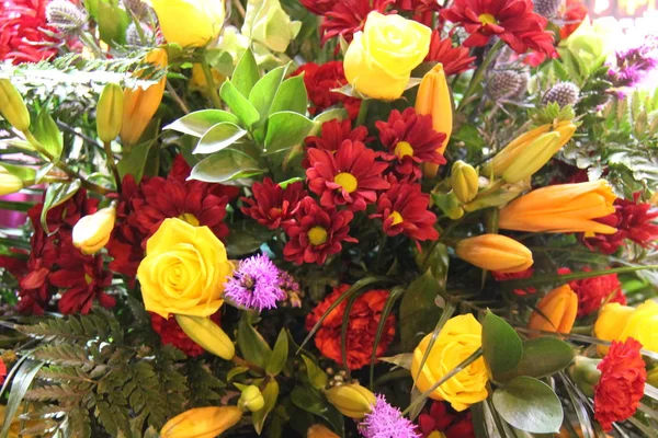 Buquê Brilhantemente Colorido Flores Recém Cortadas — Fotografia de Stock
