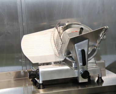 Bir Et Dilimleme Mutfağı Yemek Makinesi.