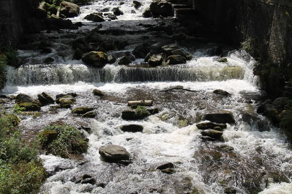 Rocks Weir Fast Flowing River — Stock Photo, Image