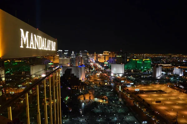 Las Vegas door de nacht - vogel-oog mening — Stockfoto