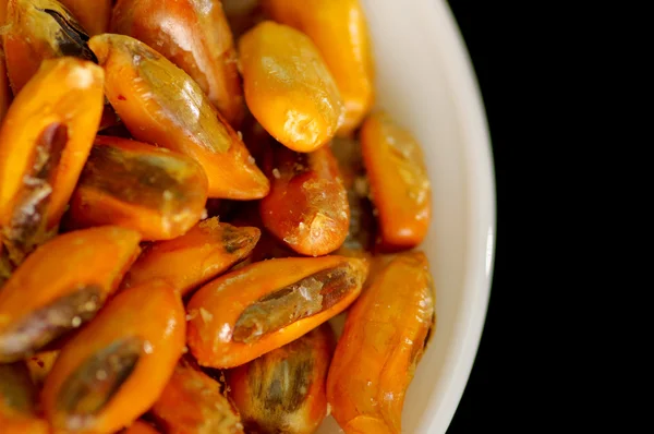 Pequena tigela branca de deliciosos chochos fritos, lanche do lado da especialidade sul-americana, como visto acima — Fotografia de Stock