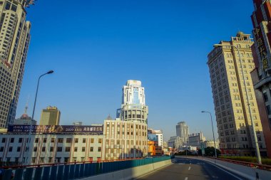 Shanghai, Çin: ufuk yapma, Shanghai sokaklarda yürüyen bazı yüksek modern binalar