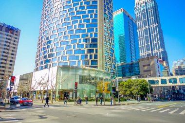 Shanghai, Çin - 29 Ocak, 2017: Fransız imtiyaz district Shanghai, turistler için popüler hedef etrafında yürüyüş burada arka planda daha modern binalar ile görülen