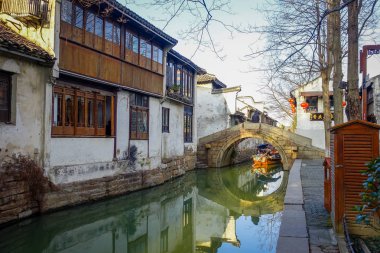 Shanghai, Çin - 29 Ocak, 2017: ünlü Zhouzhuang su şehri, antik kent bölgesi kanalları ve popüler turistik alan büyüleyici eski binalar