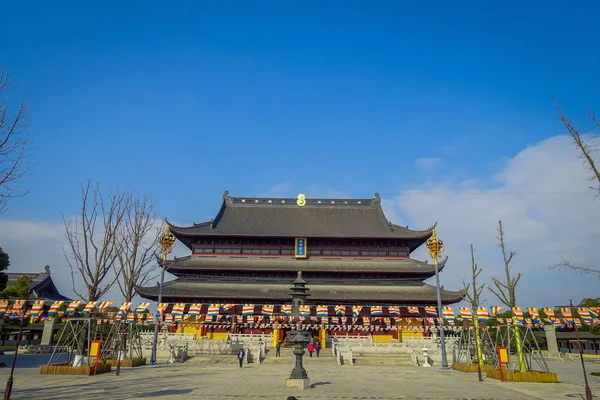 Chongyuang 寺院、中国 - 2017 年 1 月 29 日: 歩き回る Chongyuang 寺院、寺院、湖と庭園、美しい建物と建築のアンサンブル — ストック写真