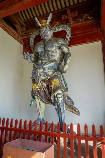 Chongyuang świątyni, Chiny: Starożytnych posągów religijne znaczenie, część świątyni złożonych, zespół świątyń, jeziora i ogrody, piękne budynki i architektura — Zdjęcie stockowe